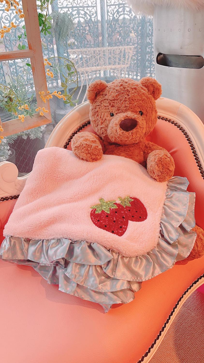 23BK-001 いちごブランケット｜ドッグブティック・ブルブブ