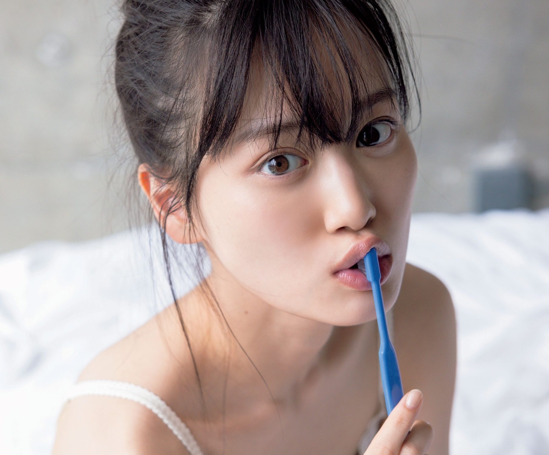 乃木坂46・山下美月の白ランジェリー＆歯みがき姿を解禁♡【2nd写真集