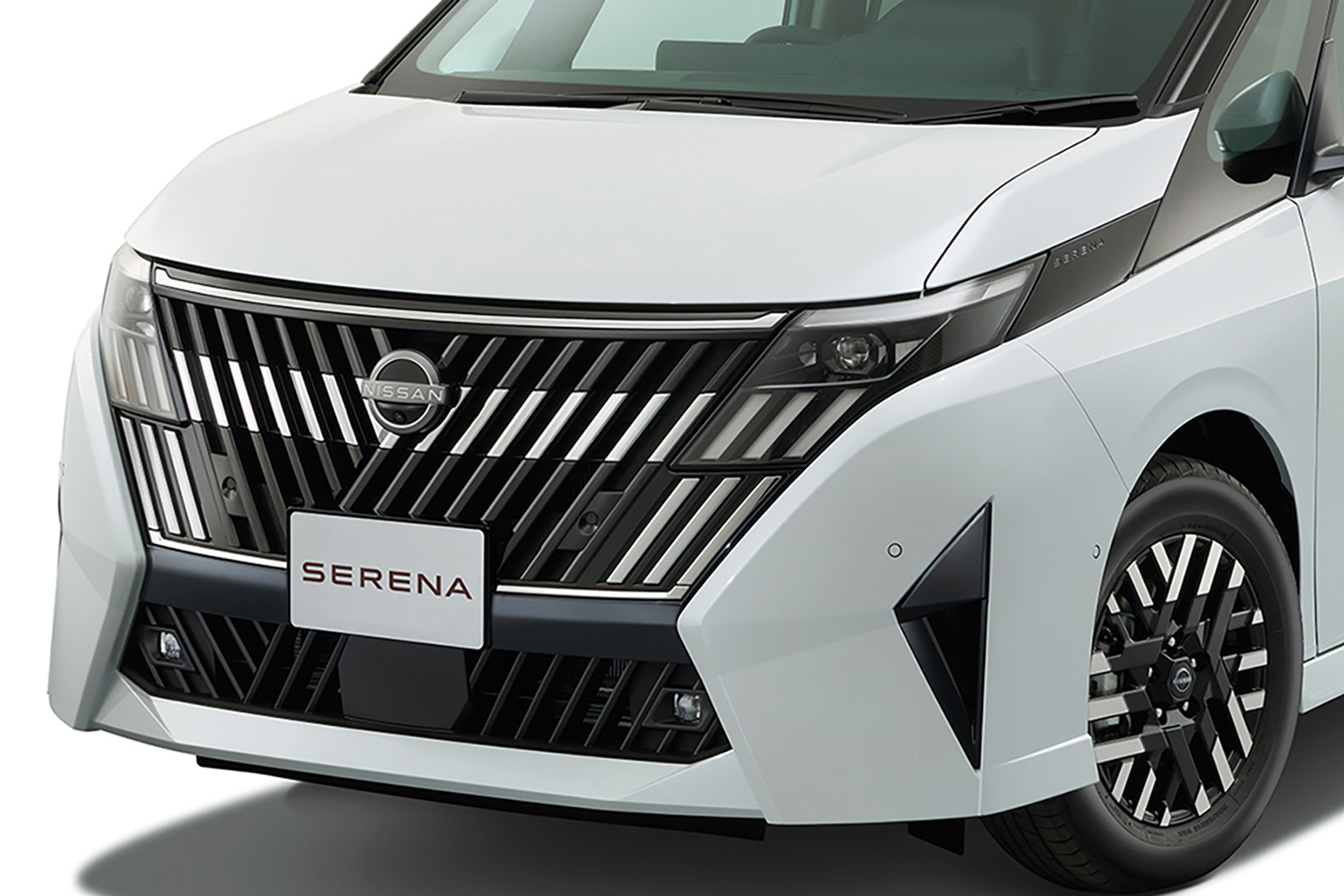 マイナーチェンジした日産セレナの新しい顔はアリなのか | 自動車情報