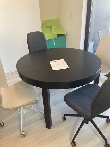 イケアIKEA ダイニングテーブル BJURSTA 丸型ブラック黒 伸長式 (ふる