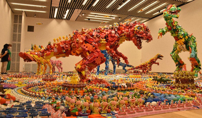 不用おもちゃが恐竜に 5万個使ってアート展 宇城 ／熊本 | 毎日新聞