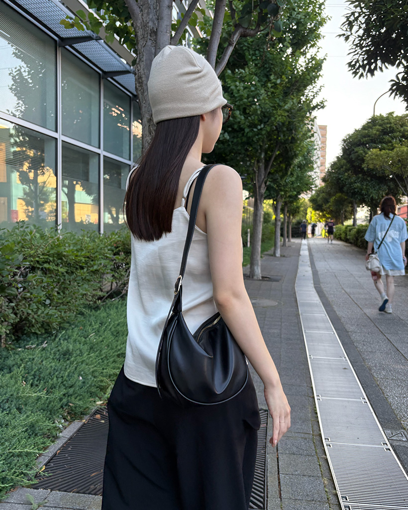 三日月シルエットショルダーバッグ | ファッション通販サイト NUGU