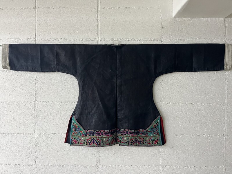 貴州省丹塞県・百鳥衣苗族（ミャオ族） 刺繍・藍染・頭紋布 木綿