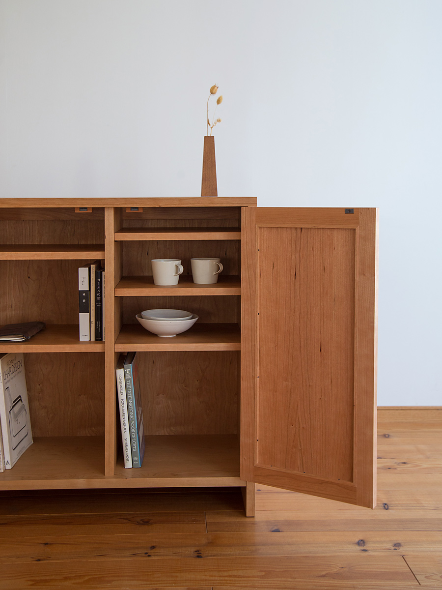 オーダー家具・C-472 観音開きの小ぶりなキャビネット 長野県の家具