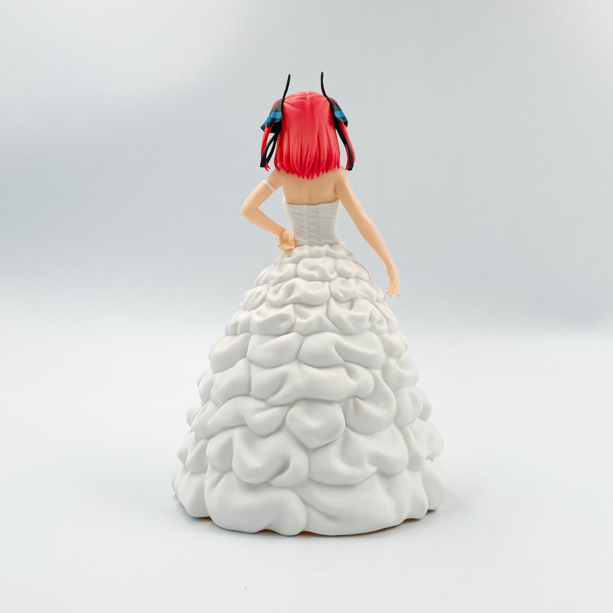 五等分の花嫁∬からウェディングドレスの中野二乃が登場｜オンライン