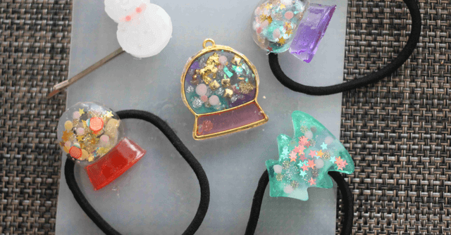 レジンでクリスマスのヘアゴムを手作り！100均で買える材料も｜cozre