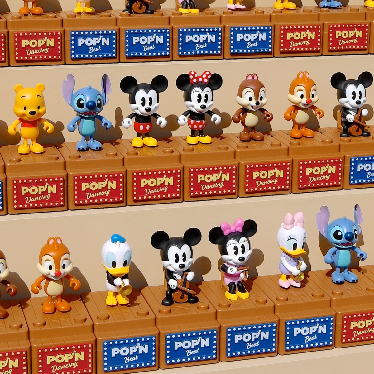 ビッグバンド・ジャズを奏でる＆踊るミッキーたちのフィギュア！タカラ