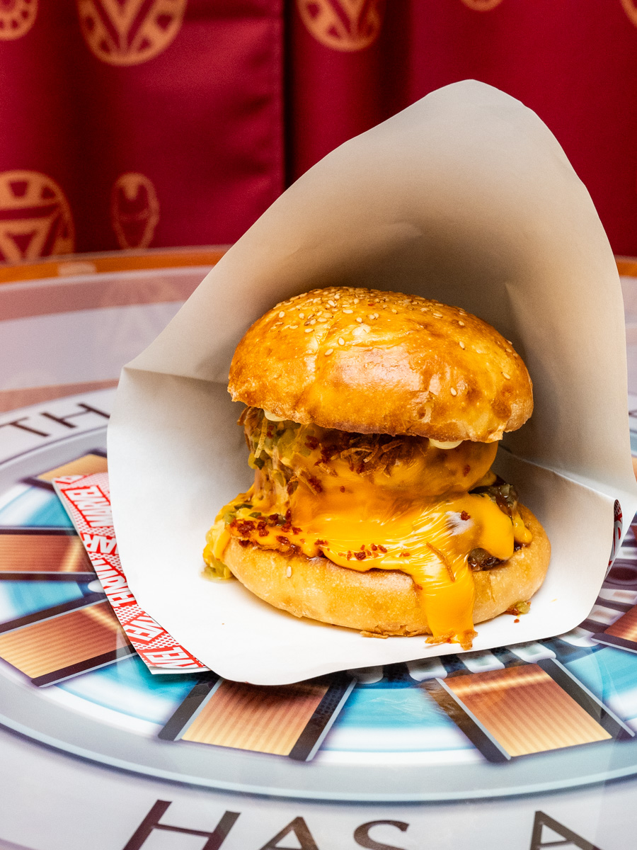 トニー・スタークの好物をイメージ「地球最強のチーズバーガー