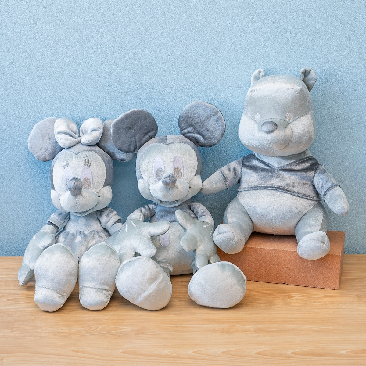 プラチナカラーのミッキー・ミニー・くまのプーさん！タカラトミー