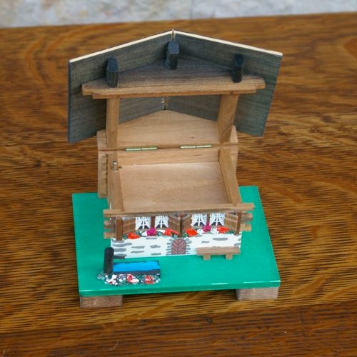 スイスシャレー非常に珍しいリュージュ社製のスイスシャレーお買い得です！