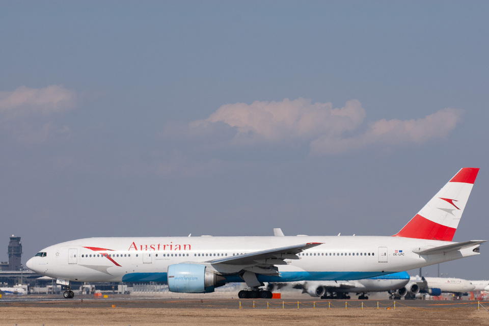 オーストリア航空 Boeing 777-200 OE-LPC 成田空港 航空フォト | by