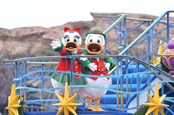 東京ディズニーシー、サンタとミッキー・ミニーのクリスマス 大集合で