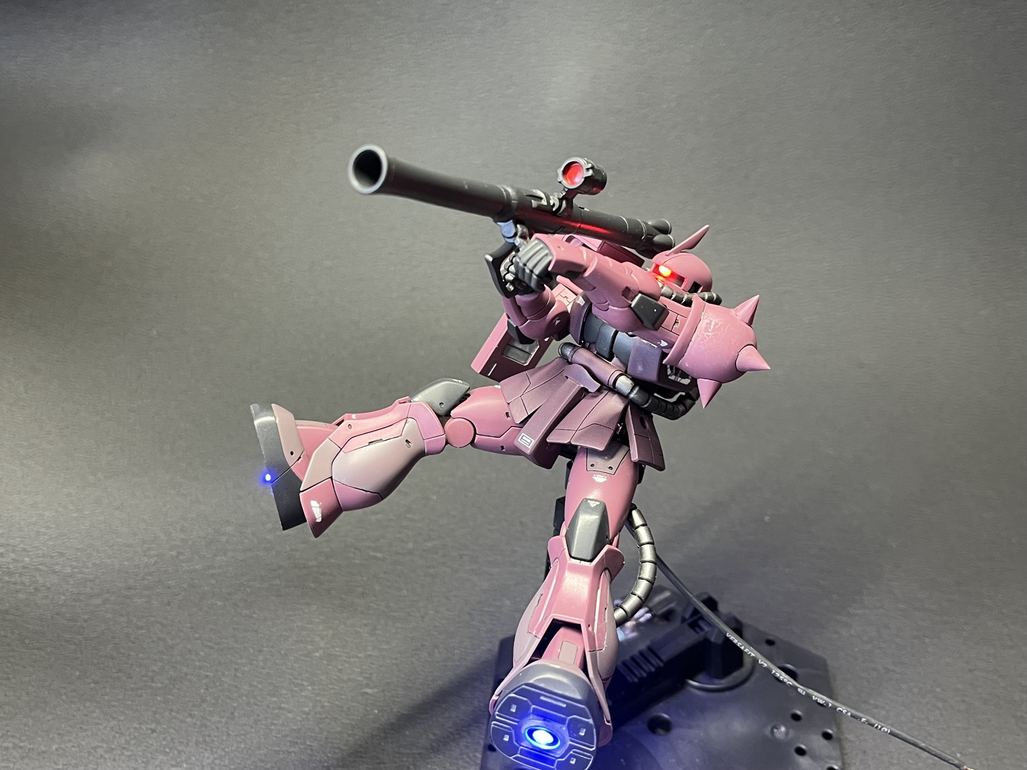 シャア専用ザクⅡ HGUC 電飾 全塗装｜あのーどさんのガンプラ作品