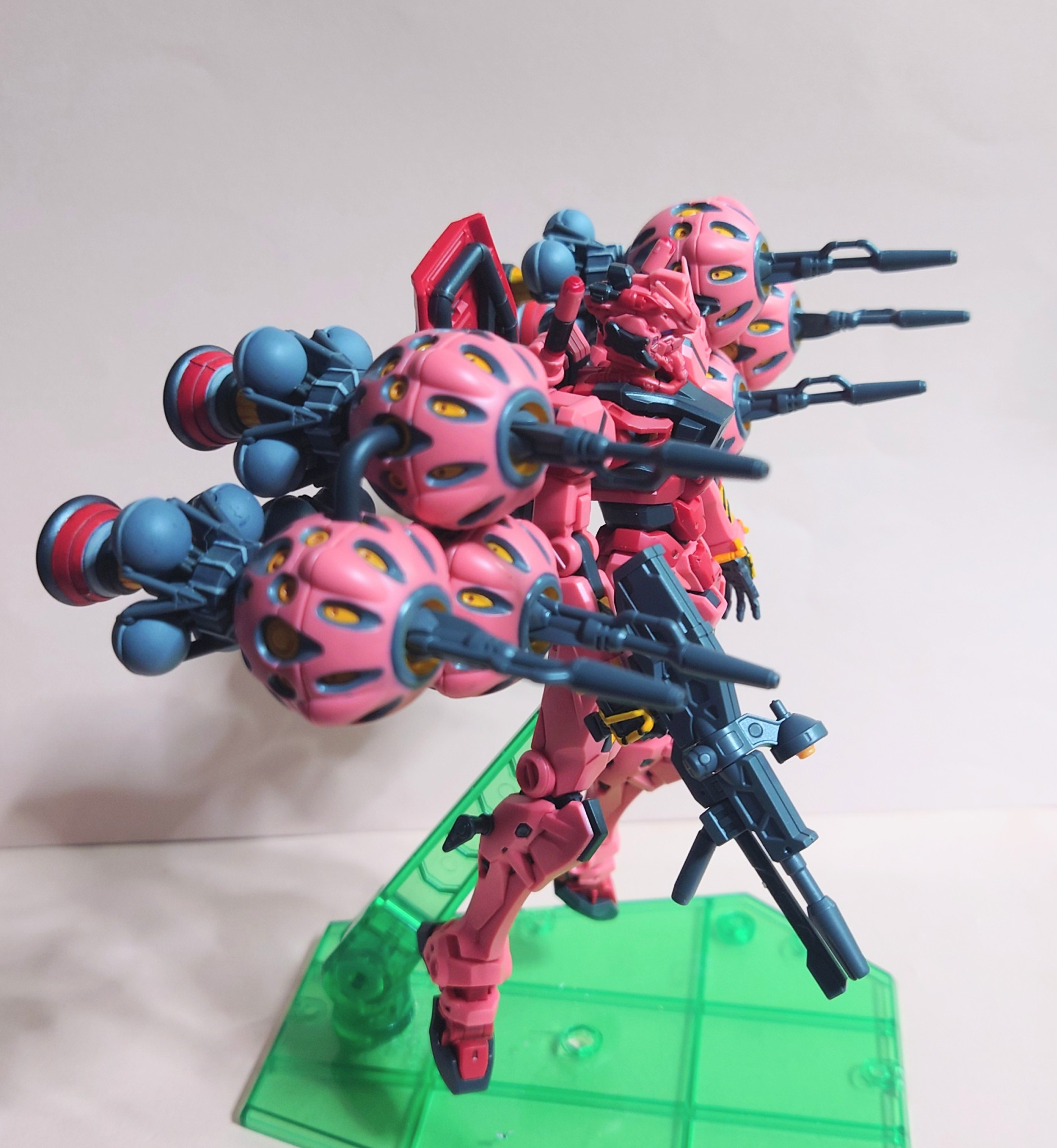 HG赤いガンダム(ビット6機装備)｜@tanigawa152さんのガンプラ作品