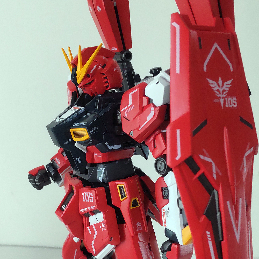 RG νガンダム 「赤いνGUNDAM」｜nisetora2001さんのガンプラ作品