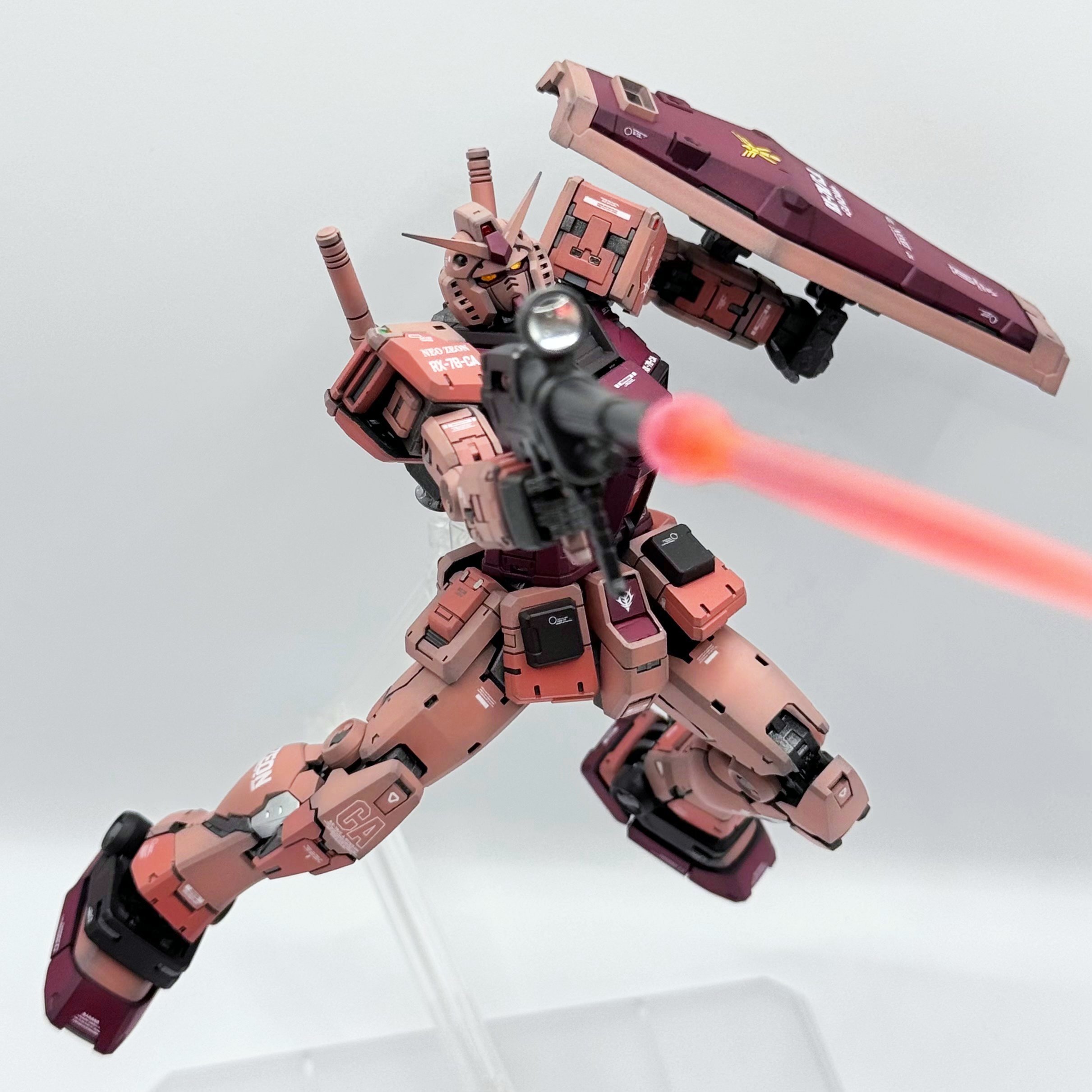 RG キャスバル専用ガンダム｜ガンプラさんTWさんのガンプラ作品