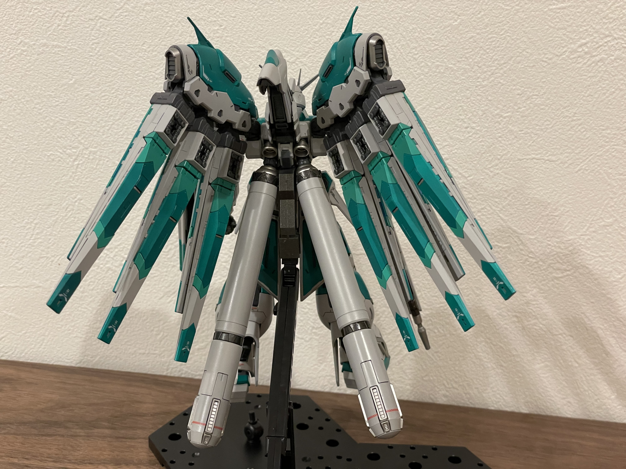 RG Hi-ν Gundam グリーンカラー｜Tischさんのガンプラ作品｜GUNSTA