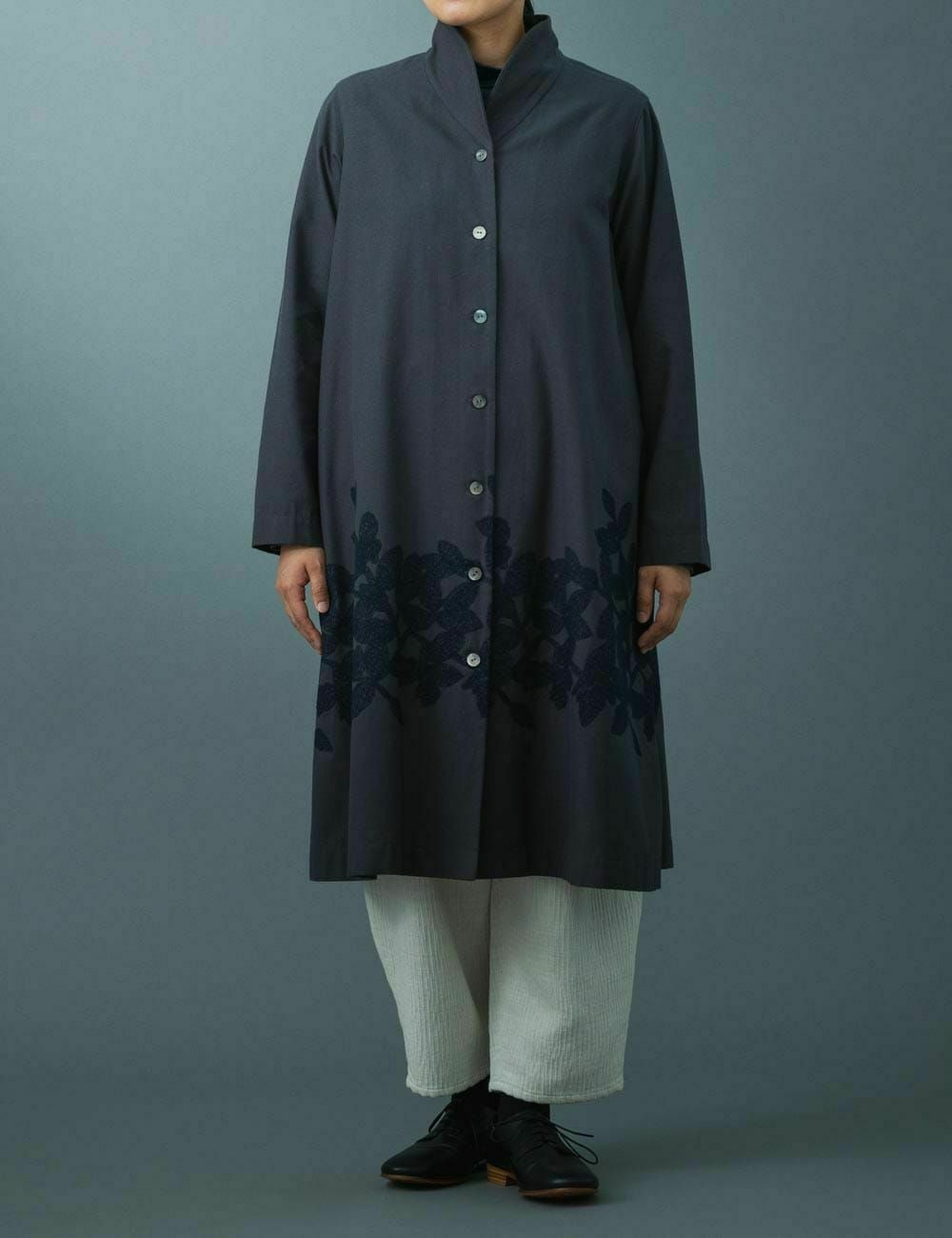 木陰の鳥刺繍ジャケット栃葉人参（とちばにんじん） | 石見銀山 群言堂