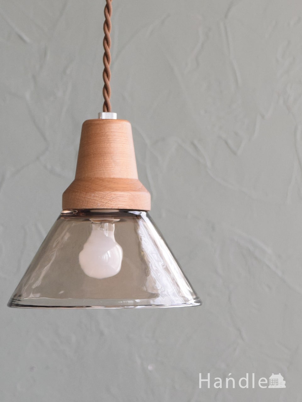 北欧スタイルのおしゃれなペンダントライト、木製✕ガラスシェードの