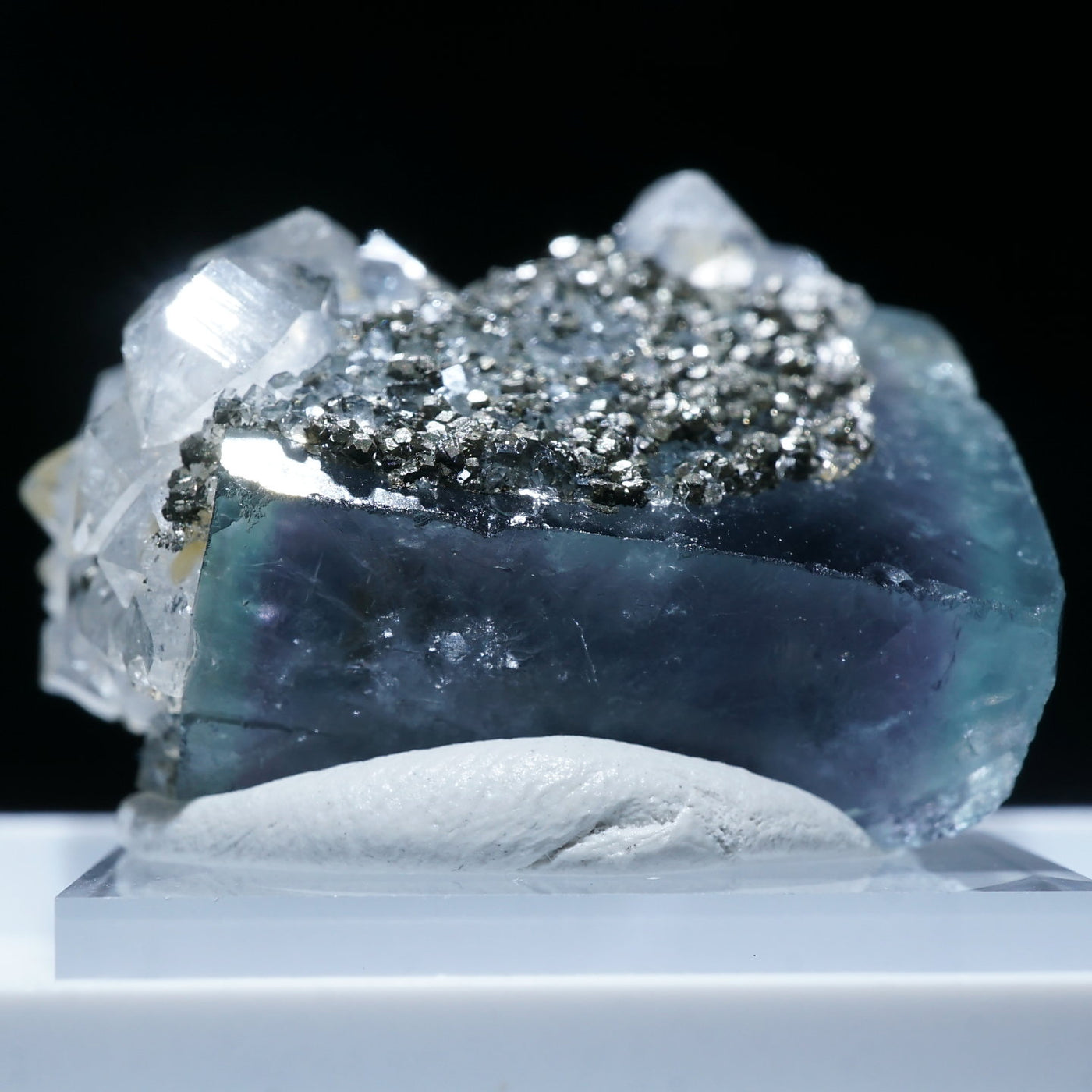 New Found》ナイジェリア Akwana産 フローライト・水晶 – 天然石