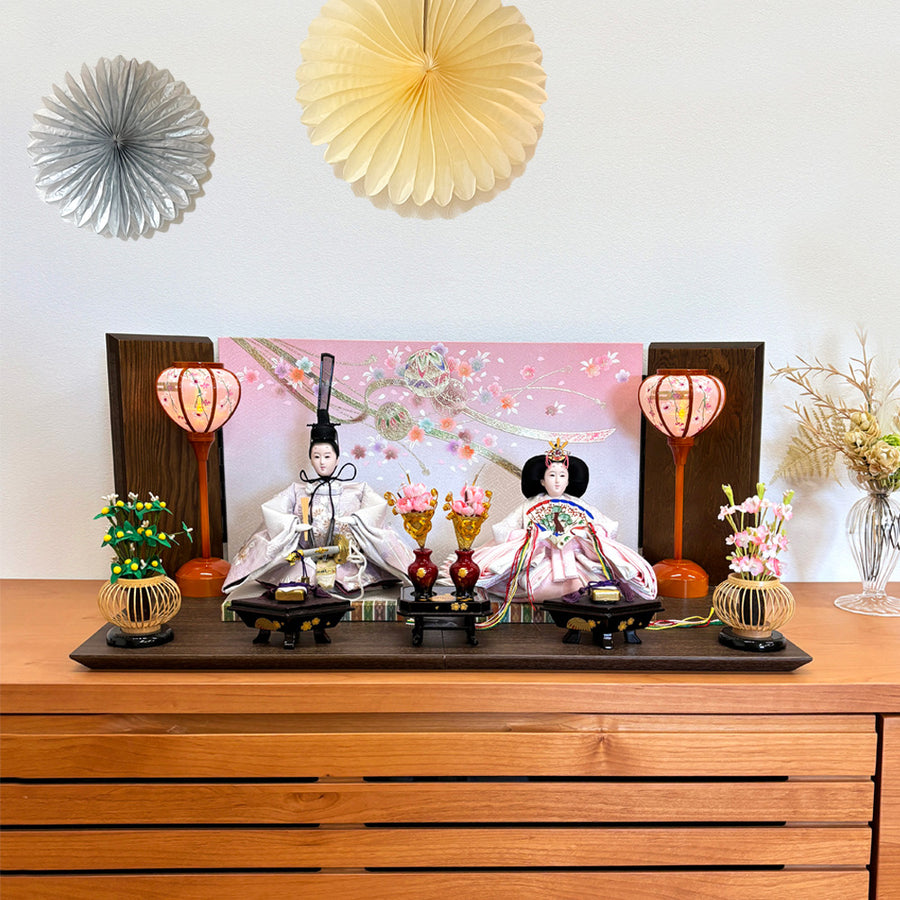 純白ピュア 白とピンクでトーンを合わせた雛人形 平飾り【美邦(みくに