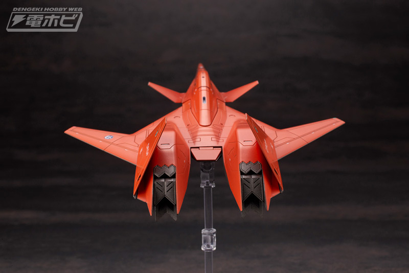 機首部のパーツ差し替えでTLS発射形態へと変形可能！フライト