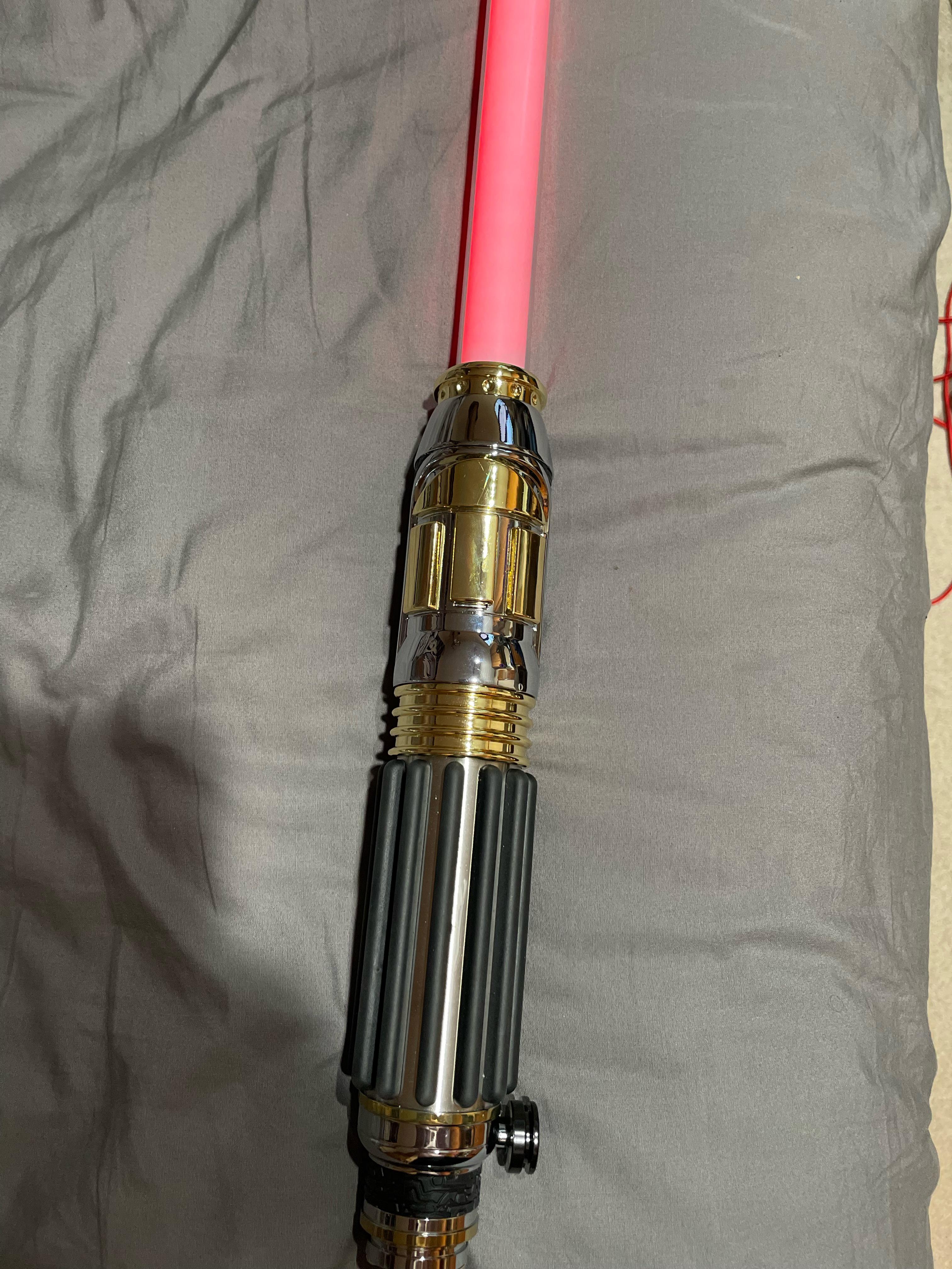 レガシー版メイス・ウィンドゥの赤いライトセーバー？ : r/GalaxysEdge