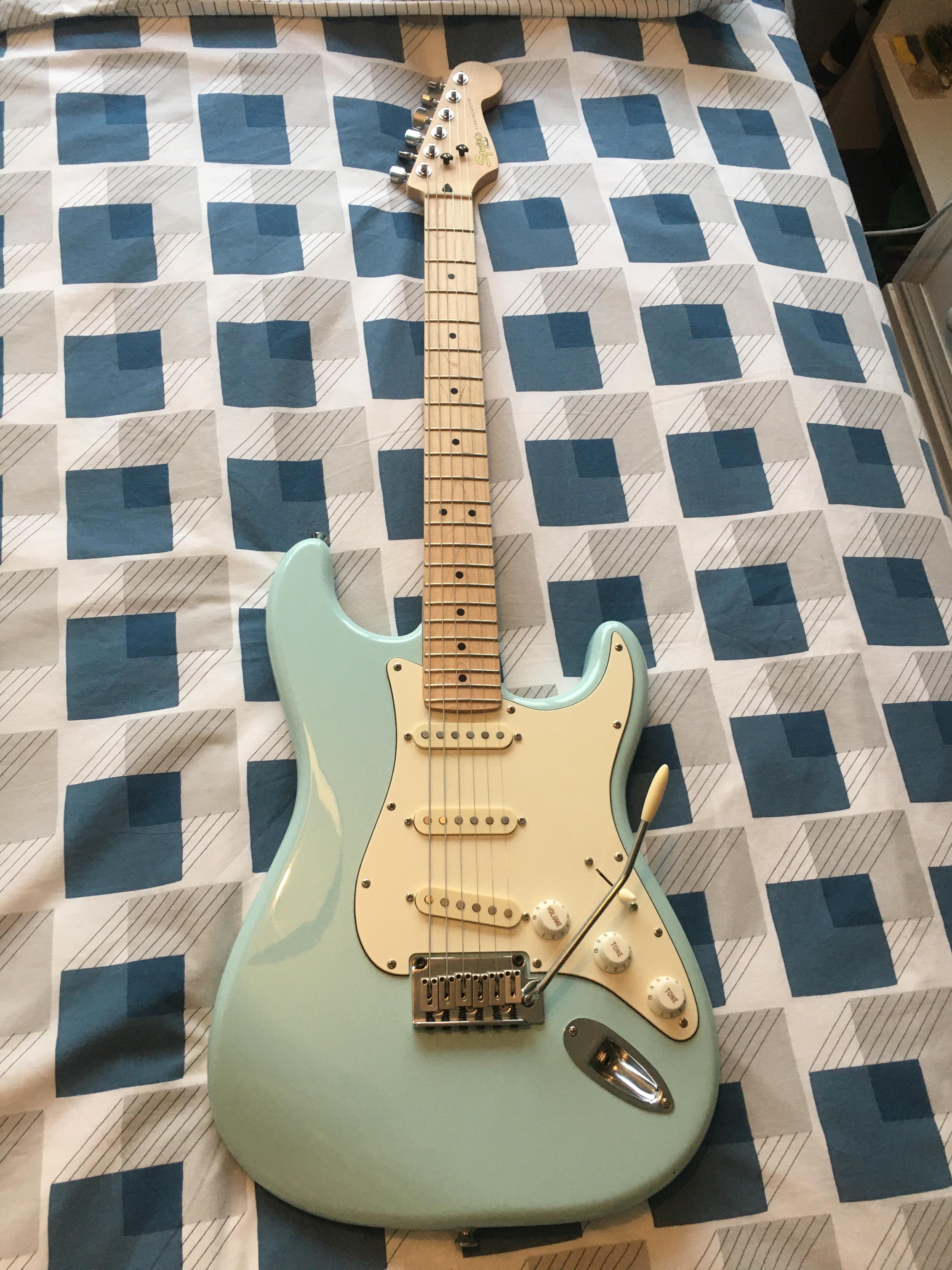 Squier Deluxe Stratocaster、あんまり見かけないよね！ : r/fender