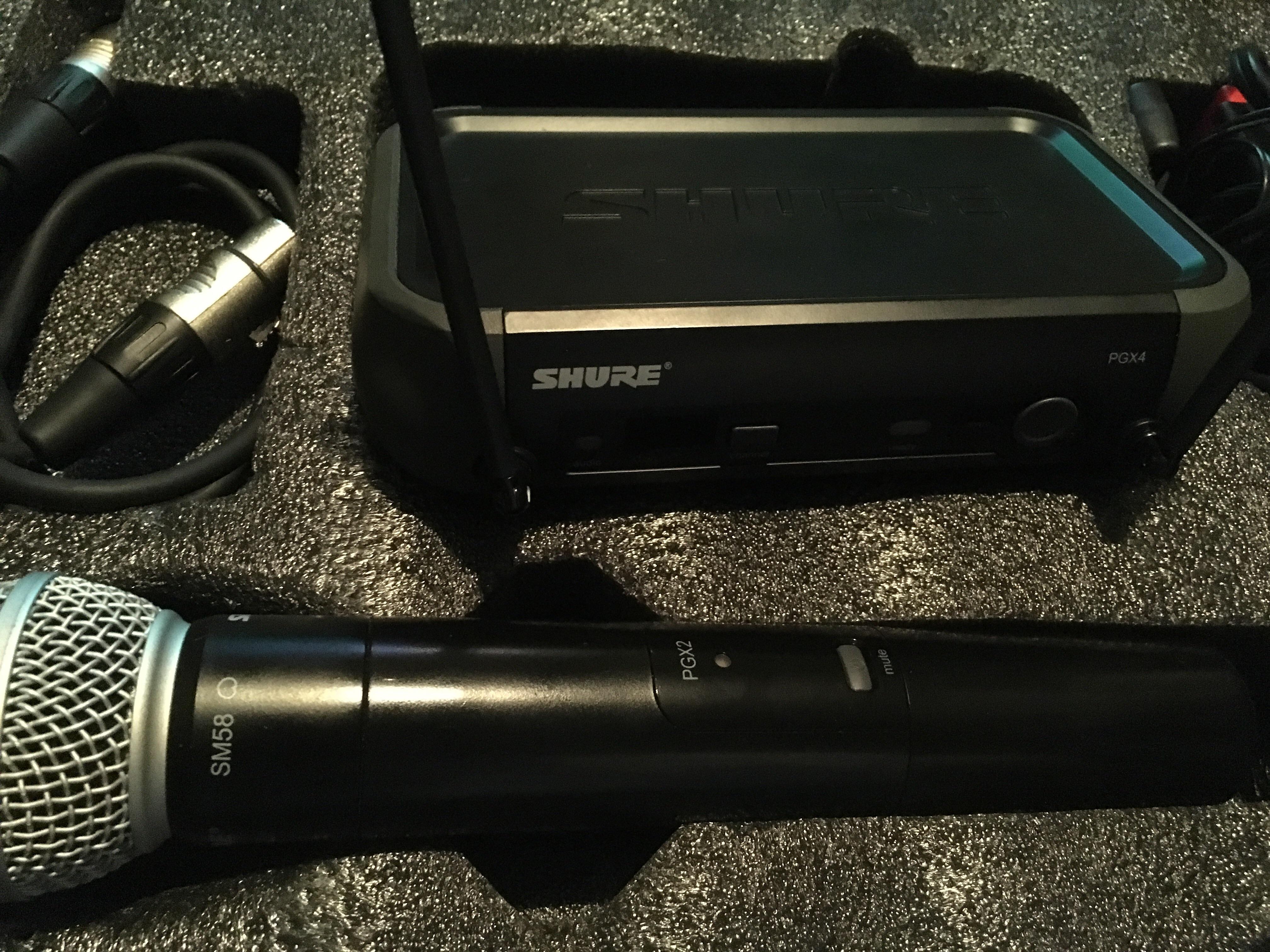 誰かShure PGX4ワイヤレスでレベルの問題を経験したことある？ 今夜