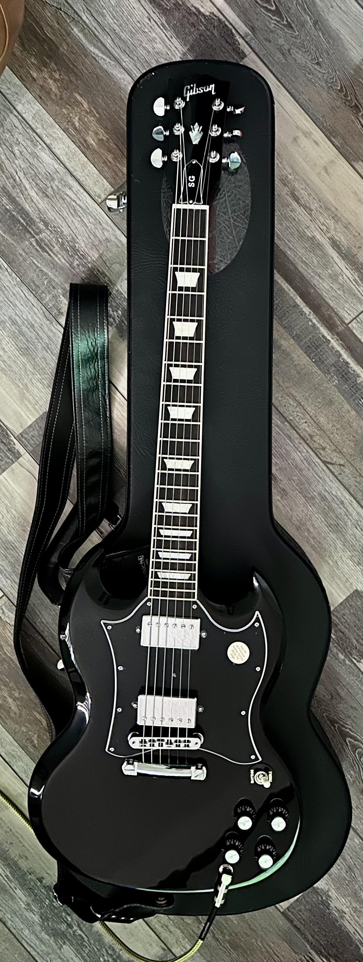 新しいギターの日。ギブソン SG スタンダード エボニー。 : r/guitars