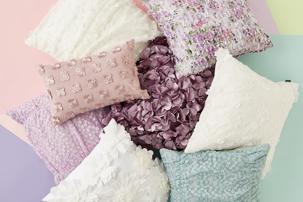 爽やかな夏のムードを感じられる2022年春夏新作のクッションカバーをご