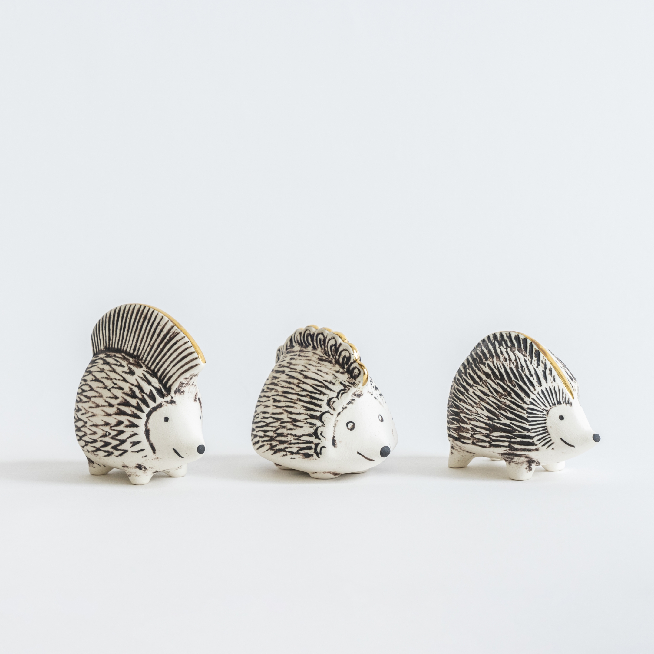 生誕15周年記念、 金のはりねずみ。