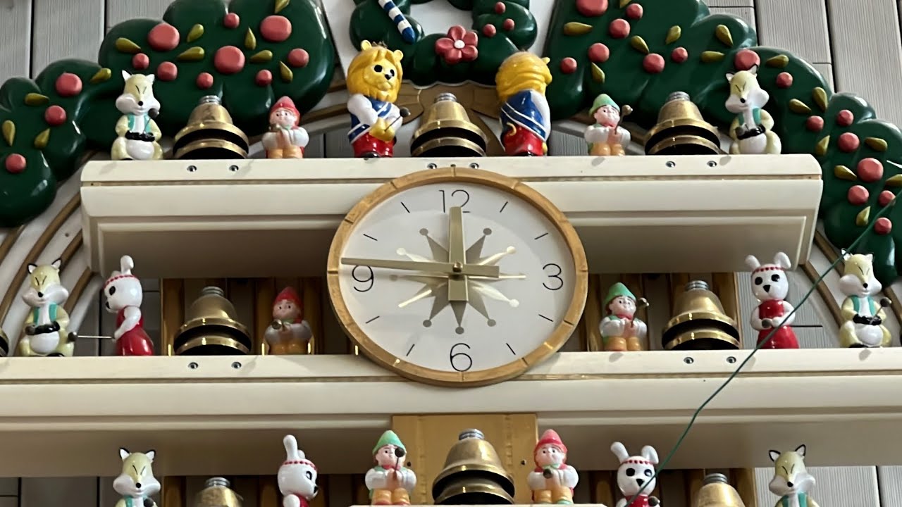 文字盤も人形も違う！特注スモールワールドピースからくり時計 - YouTube