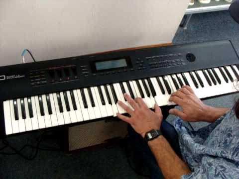 Roland D-70 super LA synthesizer 76 keys - YouTube