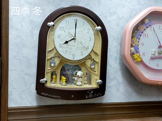 リズム時計工業 スヌーピーM778 スヌーピー からくり時計 - YouTube