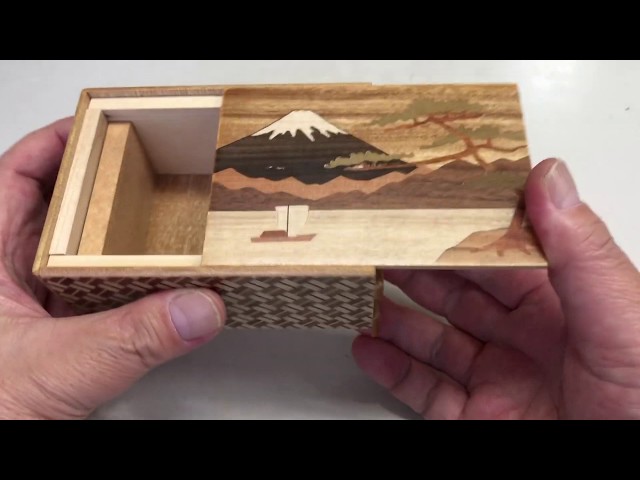 Japanese puzzle box 7steps Fuji and Camellia 秘密箱7回仕掛け