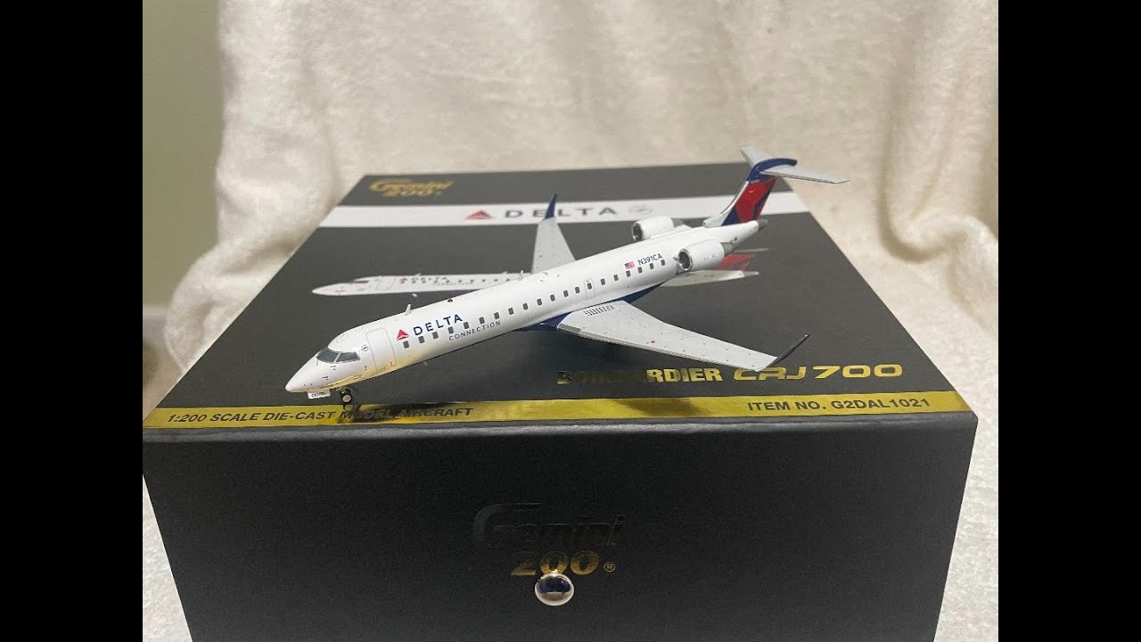 Gemini 200 Delta CRJ700 unboxing - YouTube