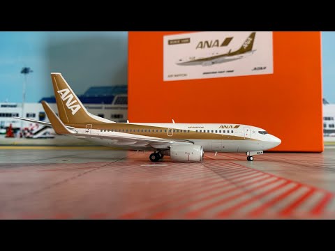 模型開箱】JC wings All Nippon Airways B737-700 “Gold Jet” JA01AN 1