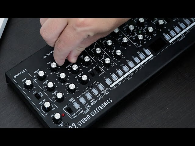 tiny knobs BIG SOUND — Checking out ROLAND SE-02 - YouTube