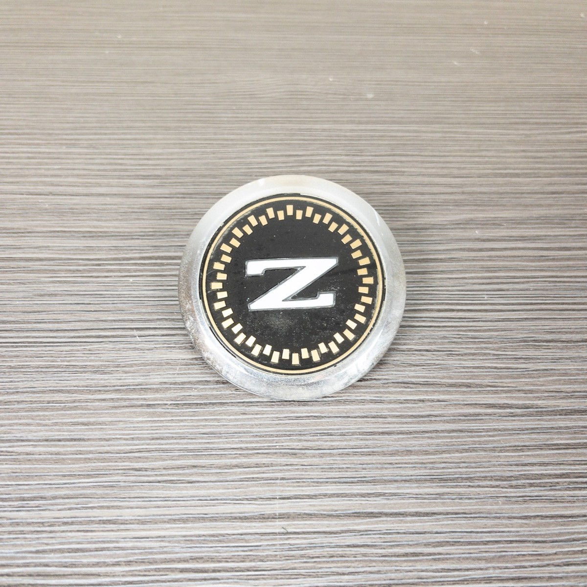 1984-1989 Nissan 300ZX Z31 FRONT BUMPER EMBLEM BADGE Z LOGO SIGN