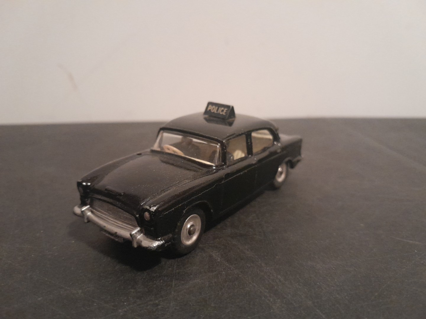 Dinky 256, Humber Hawk Police Car - Free Price Guide & Review