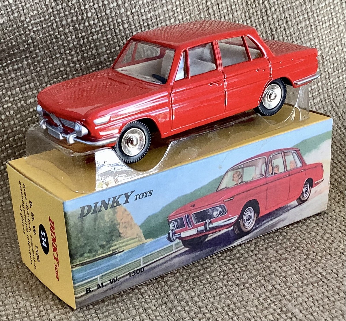 Dinky Toys #534 ~1962-64 BMW 1500 (New Class)~ 1:43 Red