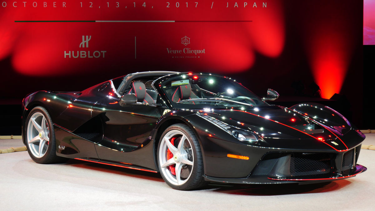 価格4億円・963馬力の超ド級スーパーカー「ラ フェラーリ アペルタ」も