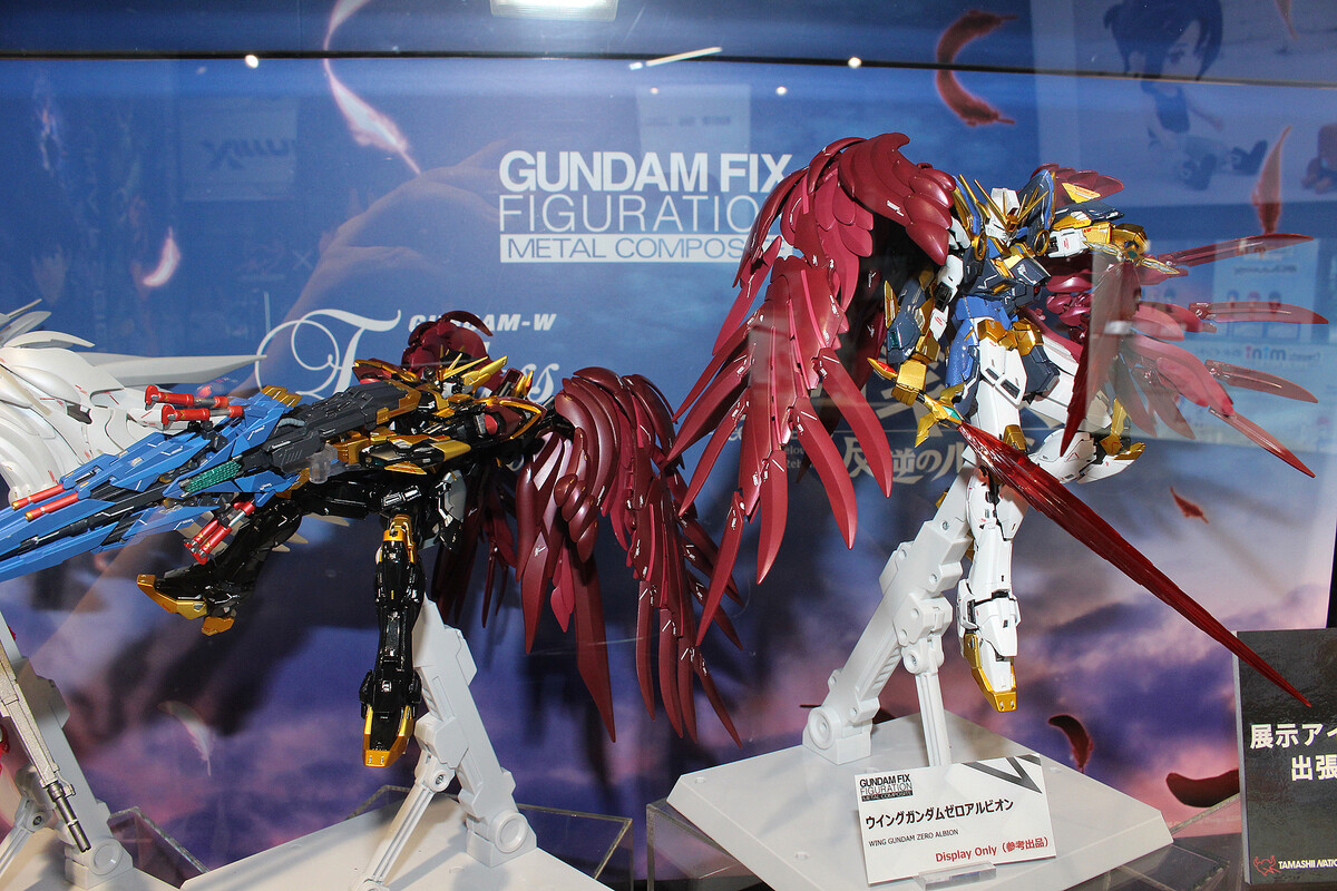 スパロボDD」に登場する「ウイングガンダムゼロリベリオン」展示中