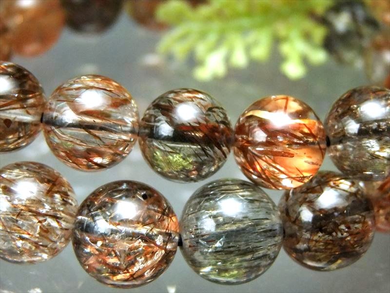 針状マイカの煌めき フォリエーテッド・マイカインクォーツ