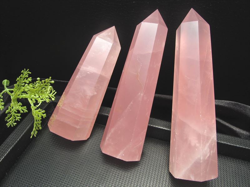 ディープローズクォーツ ポイント 六角柱 重さ50g-60g 濃いピンクの紅