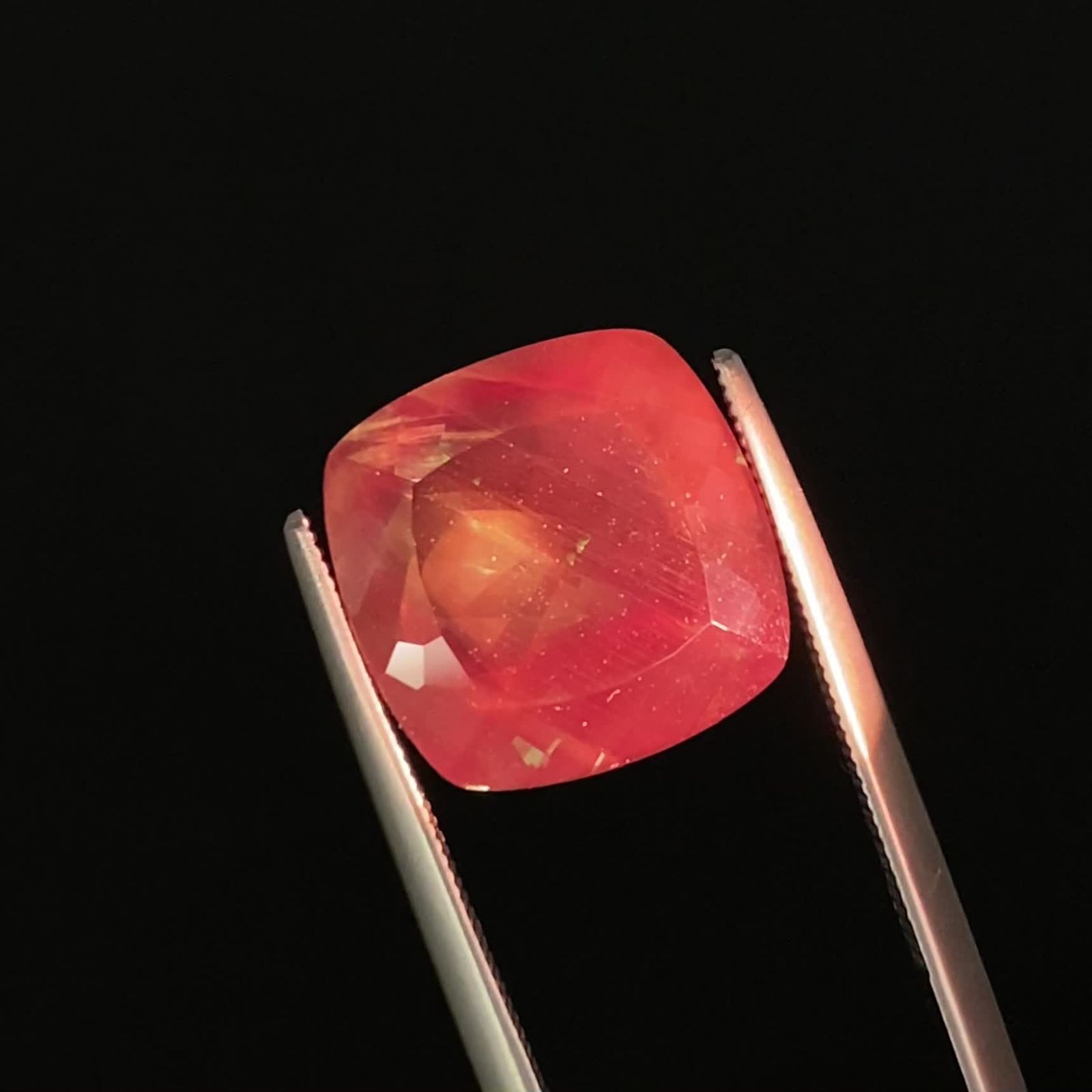 カラーチェンジアンデシン(宝石名アンデシン/ラブラドライト(カラー