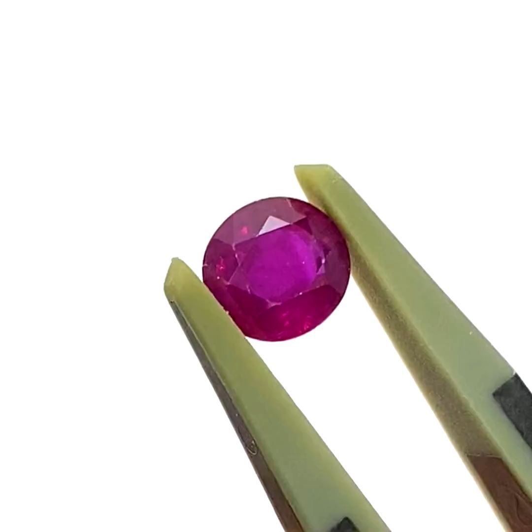 ルビー(宝石名ルビー)ミャンマー・モゴック産 識別済 0.86ct / 5.7x5