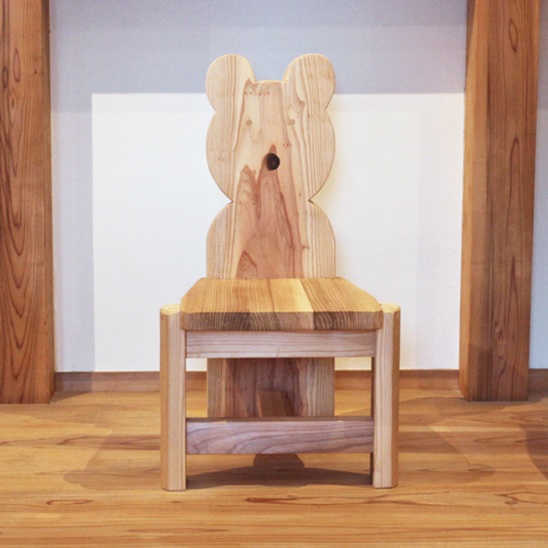 くまさんチェア】国産杉無垢 オイル塗装のアニマルキッズチェア