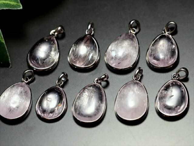 激安宣言 クンツァイトペンダントトップ ぷっくりドロップ型 石サイズ